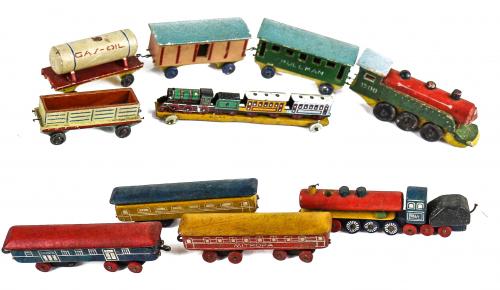 LOTE DE TRES TRENES DE LA PRIMERA MITAD DE SIGLO XX