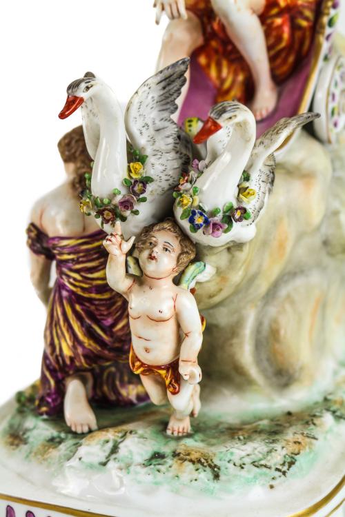 GRUPO EN PORCELANA "CAPODIMONTE" PRIMER CUARTO DEL S.XX