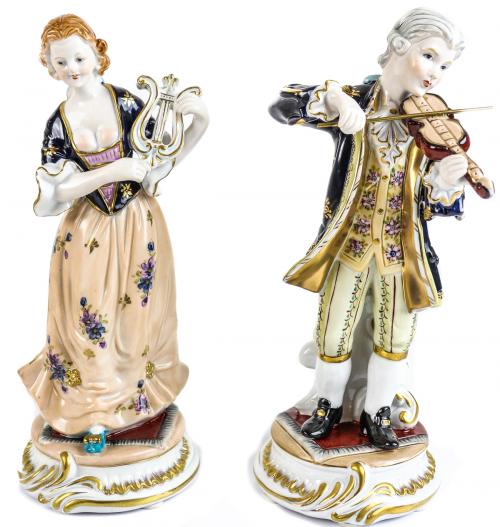 "MÚSICOS" PAREJA DE FIGURAS EN PORCELANA