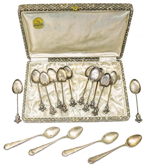 JUEGO DE 12 CUCHARITAS  DE LOS AÑOS 30