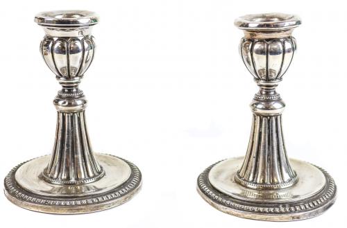 PAREJA DE CANDELEROS EN PLATA DE MEDIADOS DEL S.XX