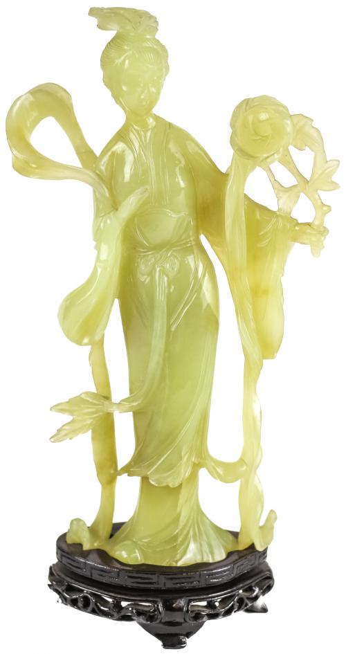 "DAMA CON FLOR"  TALLA ORIENTAL DE MEDIADOS S.XX