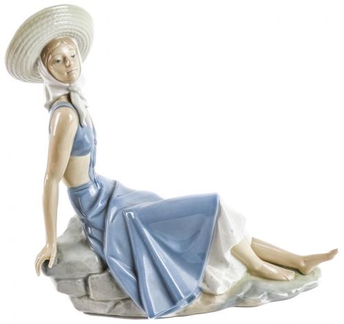 FIGURA EN PORCELANA DE LA SEGUNDA MITAD DEL S.XX