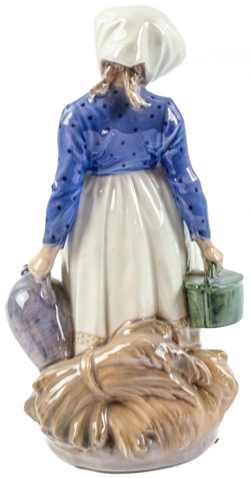 FIGURA EN PORCELANA "ROYAL COPENHAGEN"