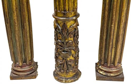 TRES COLUMNAS DECORATIVAS DEL SIGLO XVIII