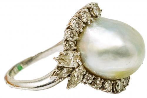 ANILLO CON PERLA BARROCA Y BRILLANTES