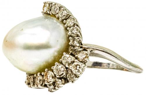 ANILLO CON PERLA BARROCA Y BRILLANTES