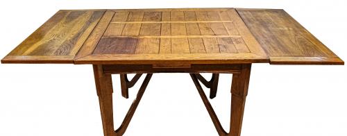 MESA DE COMEDOR DE ESTILO ISABELINO