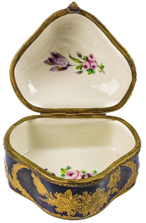 CAJA EN PORCELANA DE PRINCIPIOS DEL S.XX