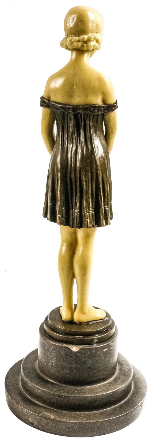 FIGURA EN BRONCE