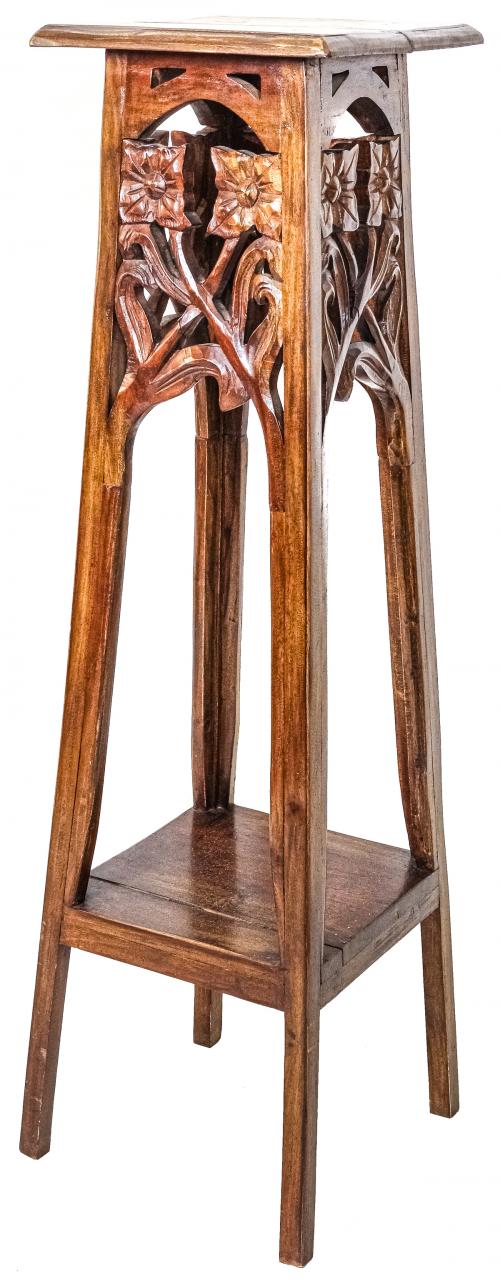 PEANA DE ESTILO MODERNISTA