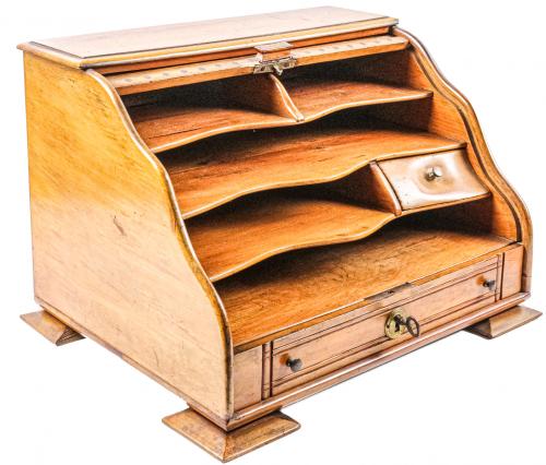 PEQUEÑO ARCHIVADOR DE SOBREMESA CON PERSIANA