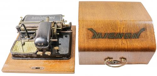 MÁQUINA DE ESCRIBIR MIGNON