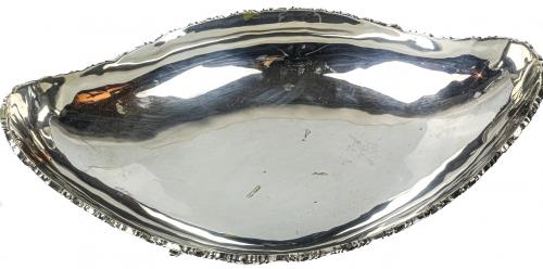 CENTRO DE MESA OVALADO EN PLATA DEL PRIMER TERCIO DEL S.XX