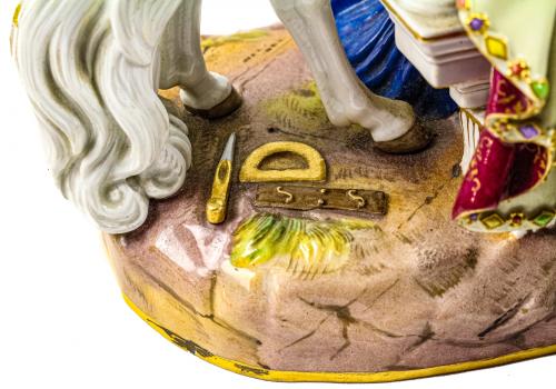 FIGURA EN PORCELANA ALEMANA
