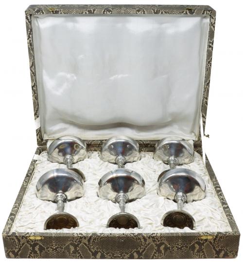 SEIS COPAS DE CAVA DE METAL PLATEADO