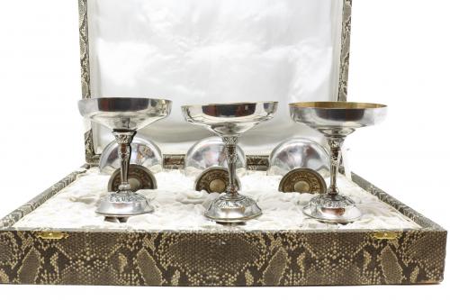 SEIS COPAS DE CAVA DE METAL PLATEADO