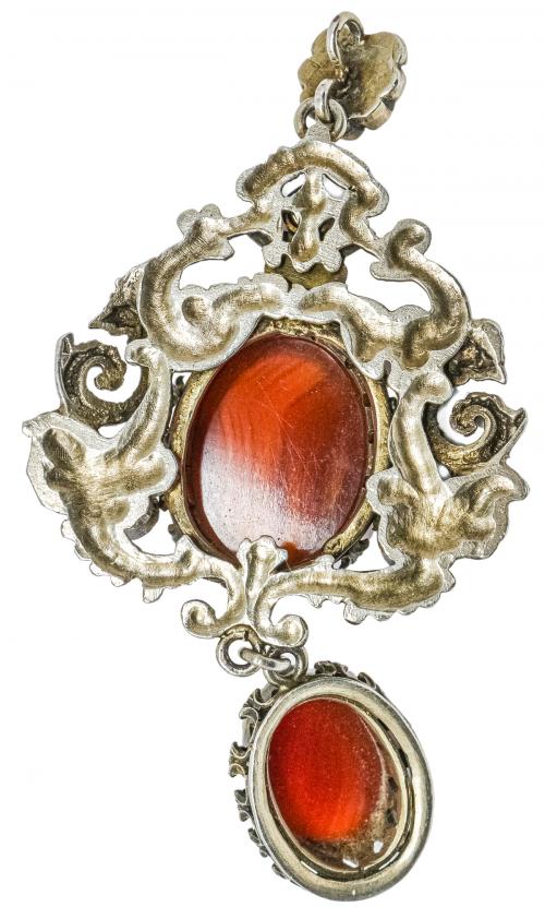 COLGANTE DEL S.XIX CON ÁGATA CORNALINA