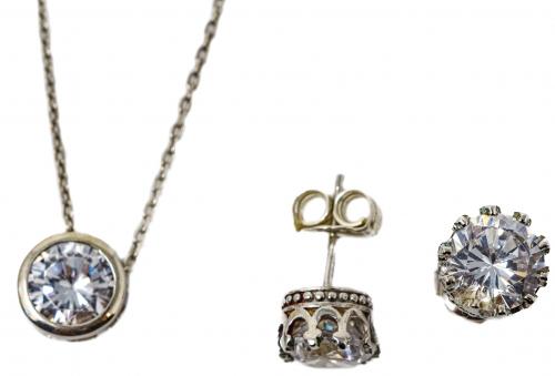 CONJUNTO DE PENDIENTES Y COLLAR EN PLATA