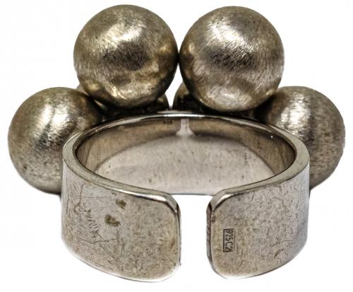ANILLO "CAPARRÓS" EN PLATA Y PERLAS