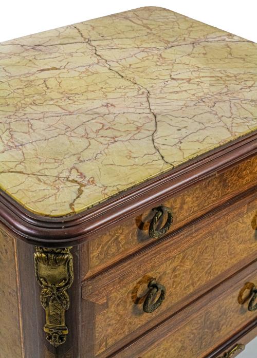 PEQUEÑO MUEBLE AUXILIAR DEL PRIMER TERCIO S.XX