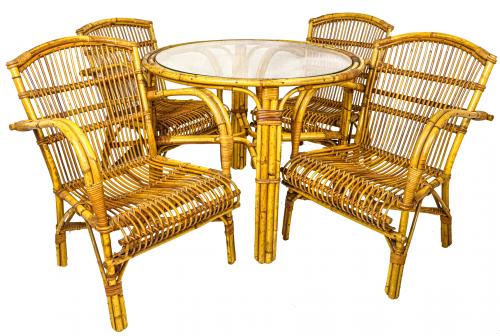 CONJUNTO DE MESA Y CUATRO SILLAS DE JARDÍN