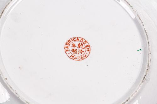 CONJUNTO DE SEIS PLATOS EN PORCELANA ORIENTAL