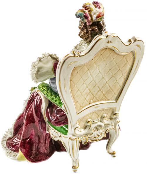 FIGURA EN PORCELANA MEDIADOS S.XX