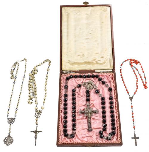 COLECCIÓN DE CUATRO ROSARIOS DE FINALES DEL S.XIX