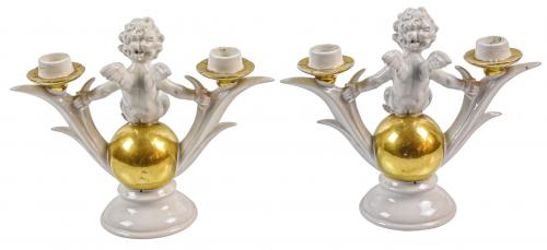 PAREJA DE CANDELABROS DE PORCELANA