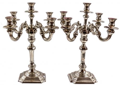 PAREJA DE CANDELABROS DE PLATA