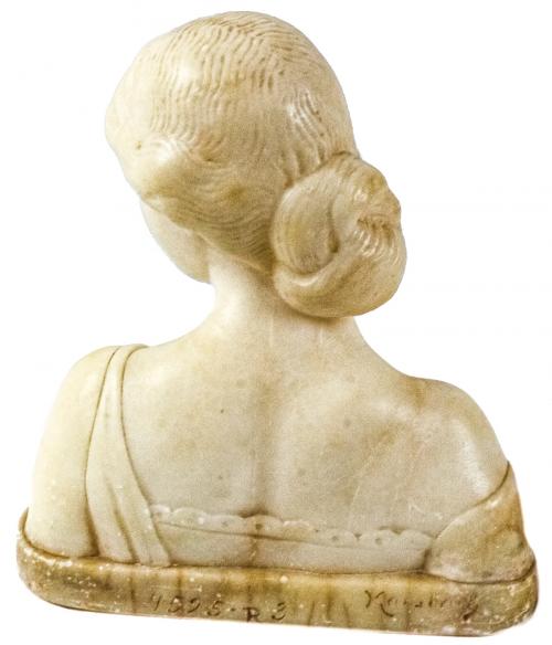 BUSTO DE MUJER EN MÁRMOL