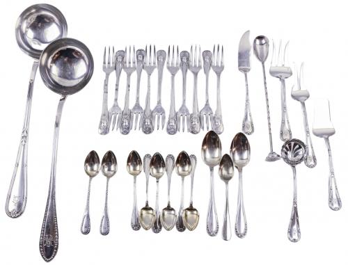 LOTE VARIADO DE CUBIERTOS DE PLATA