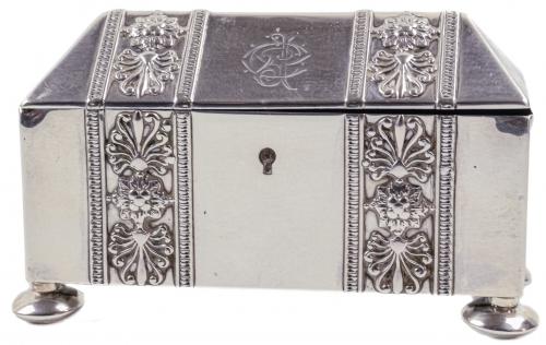 CAJA COFRE EN PLATA DEL PRIMER TERCIO S.XX