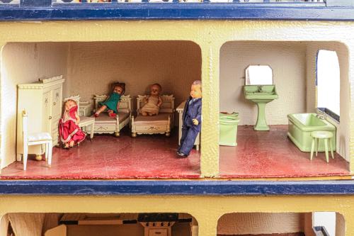 CASA DE MUÑECAS DE MEDIADOS DEL S.XX