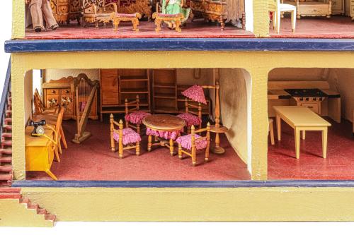 CASA DE MUÑECAS DE MEDIADOS DEL S.XX