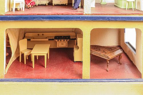 CASA DE MUÑECAS DE MEDIADOS DEL S.XX