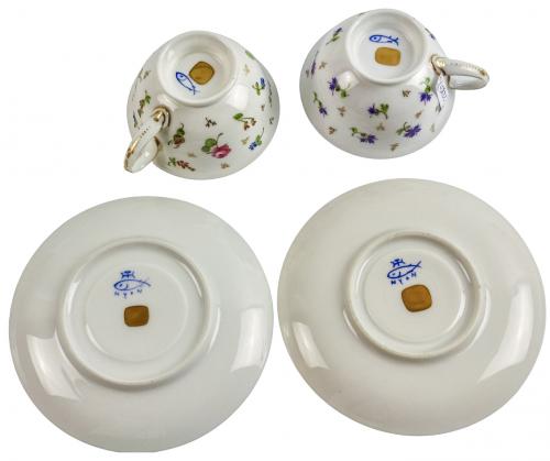 DOS TAZAS CON PLATO EN PORCELANA DE MEDIADOS DEL S.XX