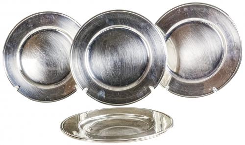 CONJUNTO DE PLATOS DE RESPETO Y PLATOS DE PAN EN METAL
