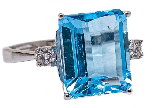 ANILLO CON TOPACIO AZUL Y BRILLANTES
