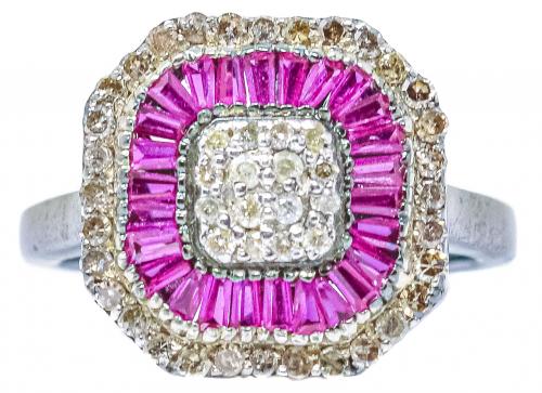 ANILLO ROSETÓN CON RUBÍES Y DIAMANTES