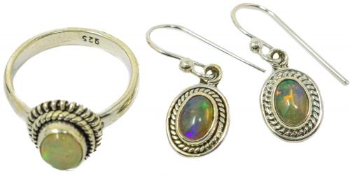 ANILLO Y PENDIENTES DE PLATA CON ÓPALOS
