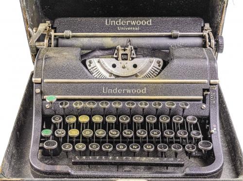 MÁQUINA DE ESCRIBIR "UNDERWOOD" DE MEDIADOS DEL S.XX