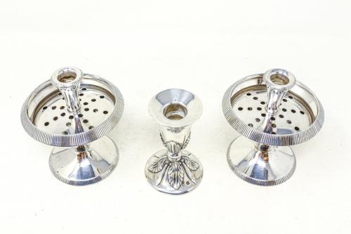 TRES CANDELEROS EN PLATA DEL ÚLTIMO CUARTO DEL S.XX