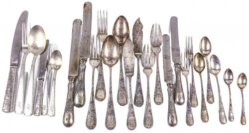 LOTE VARIADO DE CUBIERTOS EN PLATA 