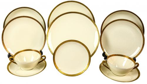 CONJUNTO DE PIEZAS DE VAJILLA DE LA SEGUNDA MITAD DEL S.XX