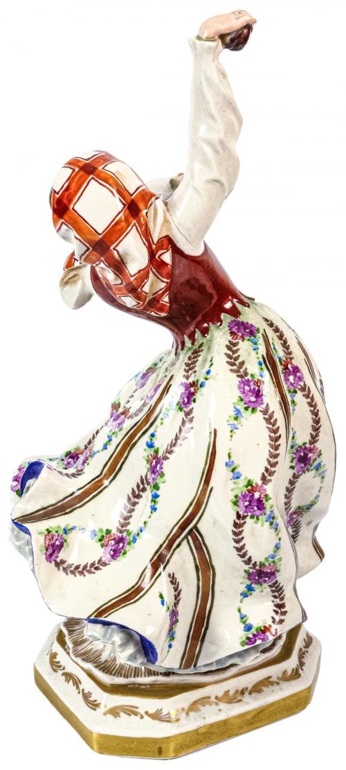 FIGURA DE PORCELANA DE MEDIADOS DE SIGLO XX