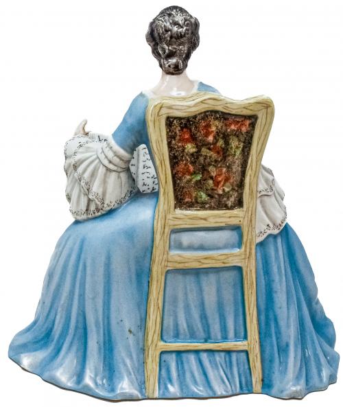 FIGURA EN PORCELANA DE MEDIADOS DEL S.XX-