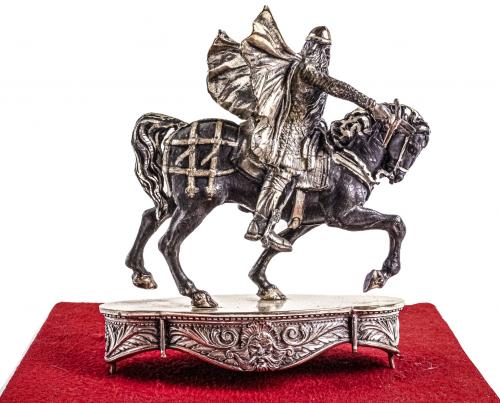 FIGURA EN PLATA DE MEDIADOS DEL S.XX