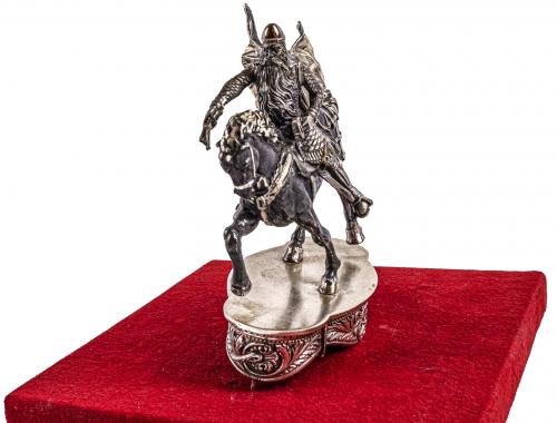 FIGURA EN PLATA DE MEDIADOS DEL S.XX